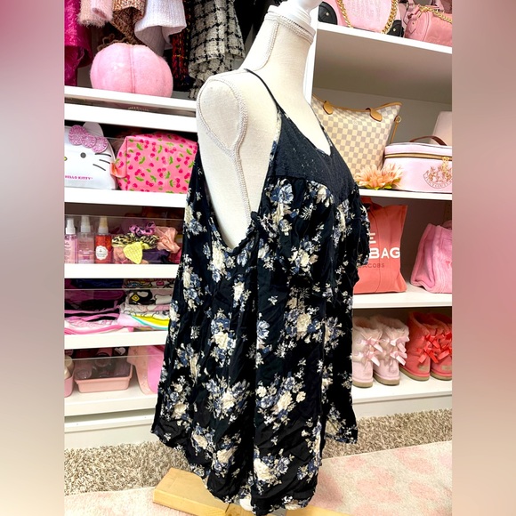 Torrid Women Black Floral Print Lace Inset Ruffle Challis Tank Top 3x - Picture 3 of 5